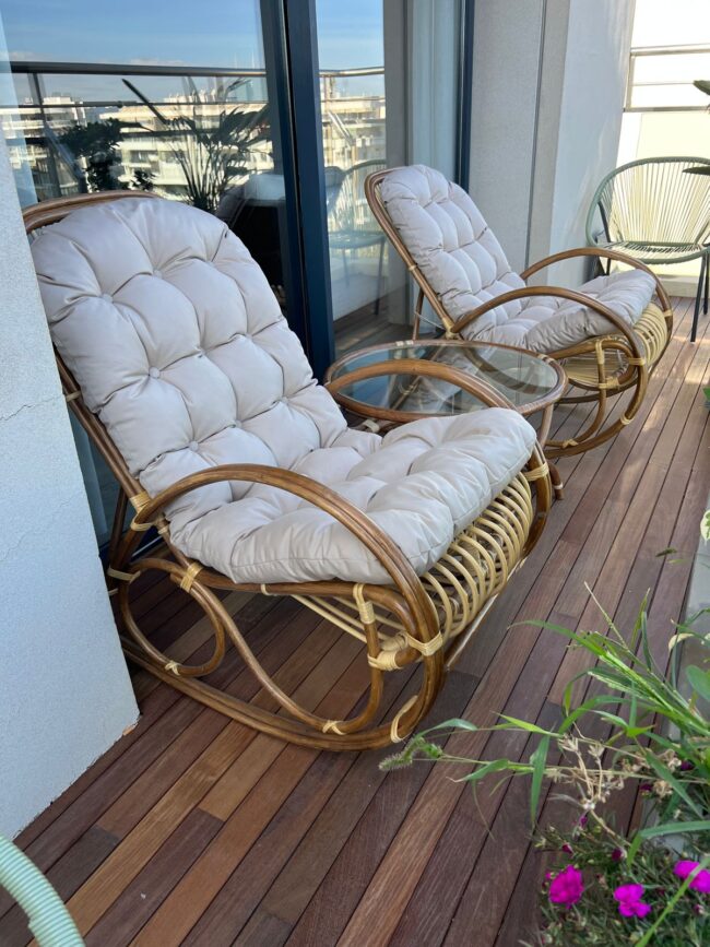 rocking-chair en rotin avec coussin imperméable n°1 du Rotin et Vannerie au Maroc, découvrez un large choix de chaises, fauteuils et salons en Rotin à prix distributeur à Salé