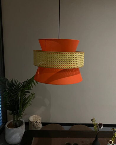 Suspension Luminaire en Cannage et Tissu Orange – Éclat et Style pour Intérieur Contemporain