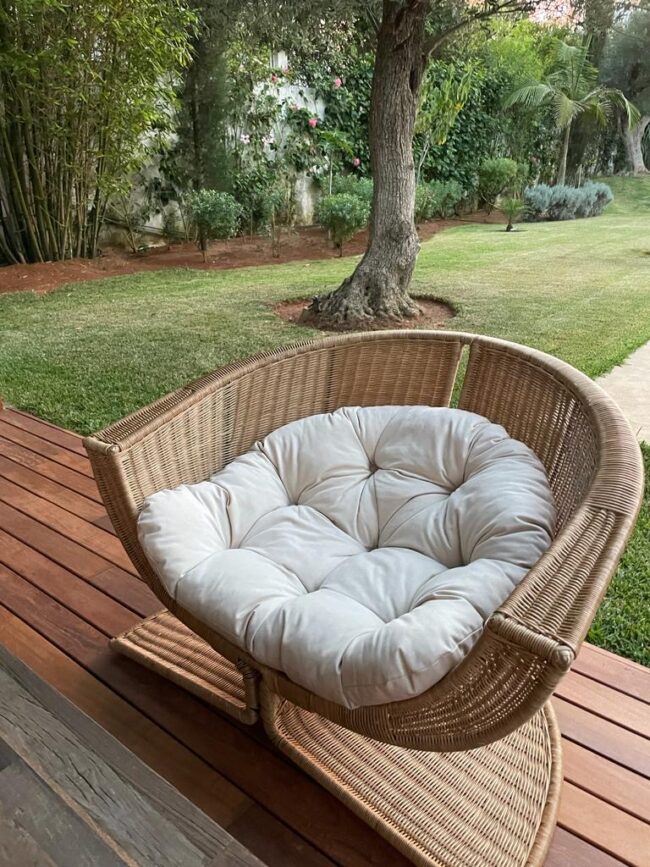 Chaise Lounge en Rotin avec Coussin - Élégance et Confort pour Votre Jardin