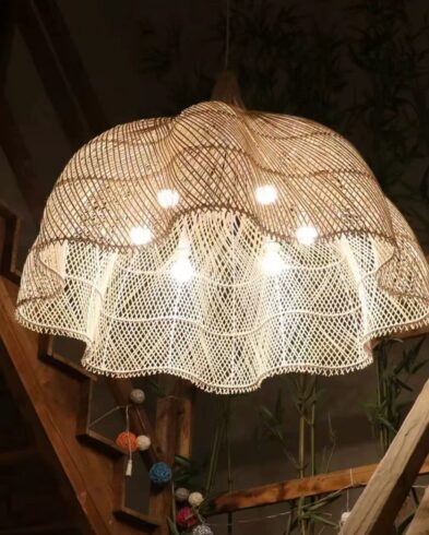Suspension en Rotin Tressé Main “Vague” – Lustre Artisanal Bohème & Naturel