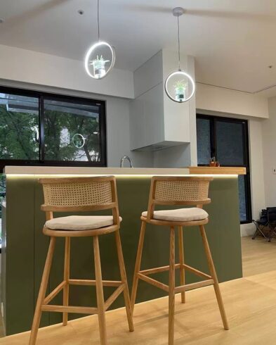 Tabouret de Bar “Escale” en Bois Naturel et Cannage de Rotin