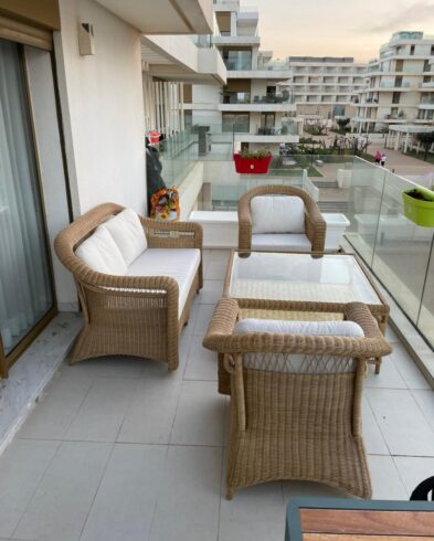 Salon de Jardin “Riviera” en Rotin Tressé – Canapé, Fauteuils et Table Basse