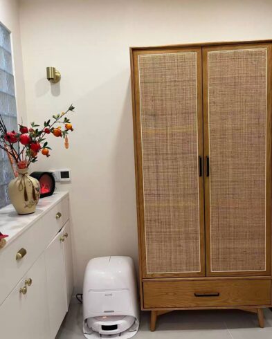 Armoire 2 Portes en Cannage, Bois Clair et Tiroir