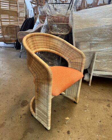 Fauteuil Design en Rotin Tressé & Assise Terracotta