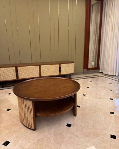 Table Basse Ronde en Bois Foncé et Cannage
